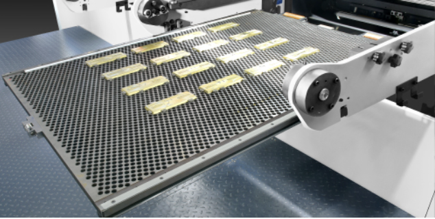 Máy cắt bế và dập nóng kép ba đơn vị BHT 3S1060TTRC (Máy ép nhũ) 5